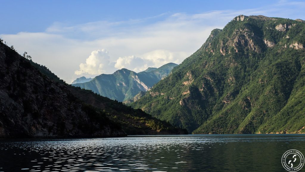 Albania Jezioro Koman  1000krokow