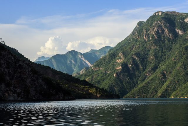 Albania Jezioro Koman 1000krokow