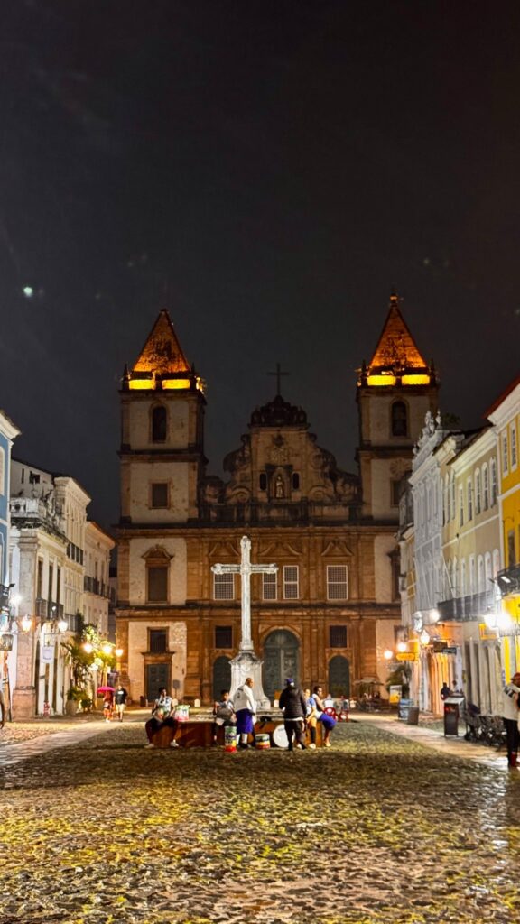 Wieczorny Salvador po deszczu.