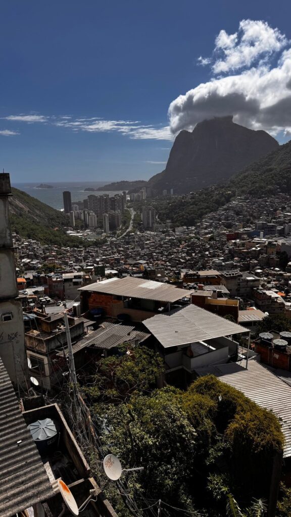 Brazylia — Rocinha z Leandro: za pocztówkowym widokiem.