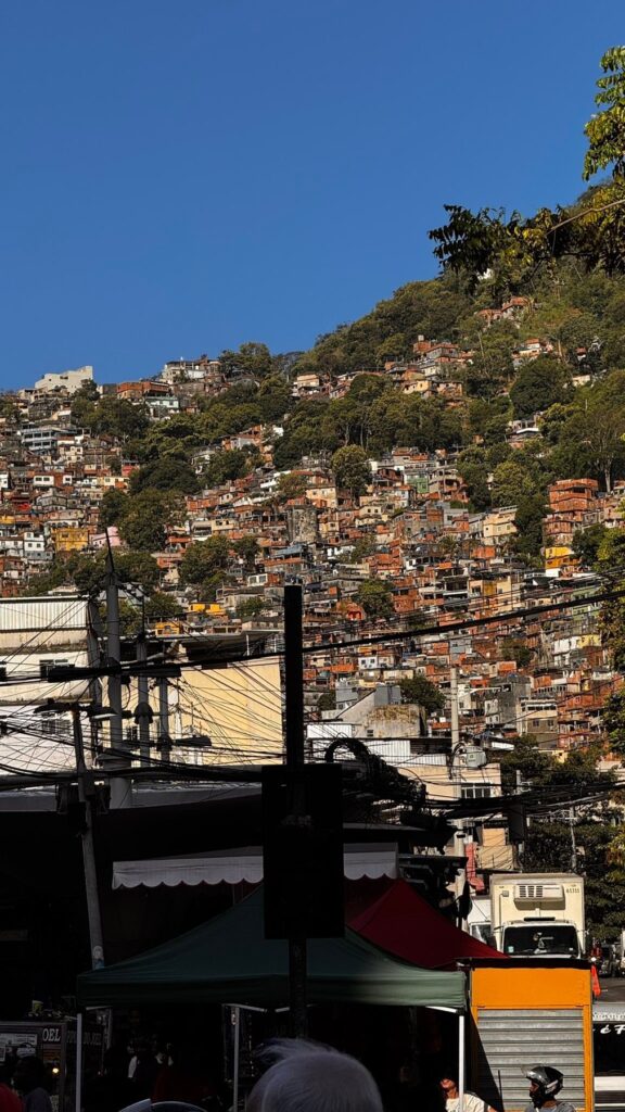 Brazylia — Rocinha z Leandro: za pocztówkowym widokiem.