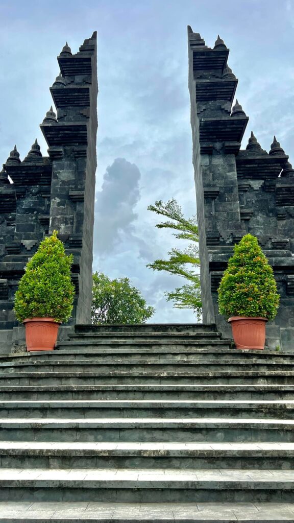 Indonezja — Lovina i wodospady po drodze do Ubud.