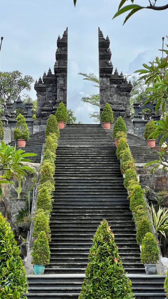 Indonezja — Lovina i wodospady po drodze do Ubud.