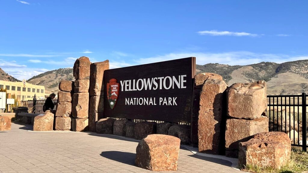 Stany Zjednoczone — Yellowstone: zmiana planu i czekanie na otwarcie.