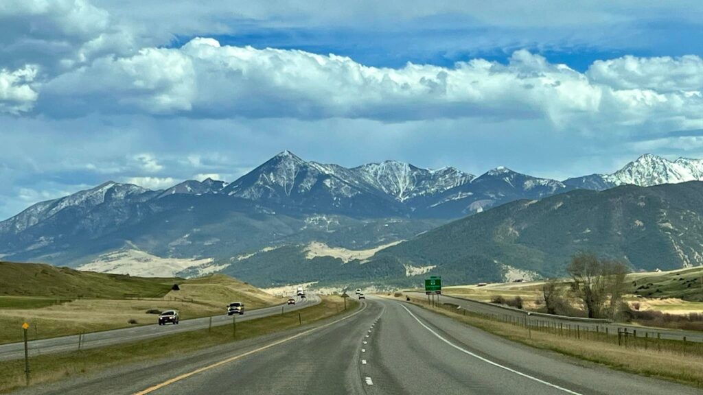 Stany Zjednoczone — Yellowstone: zmiana planu i czekanie na otwarcie.